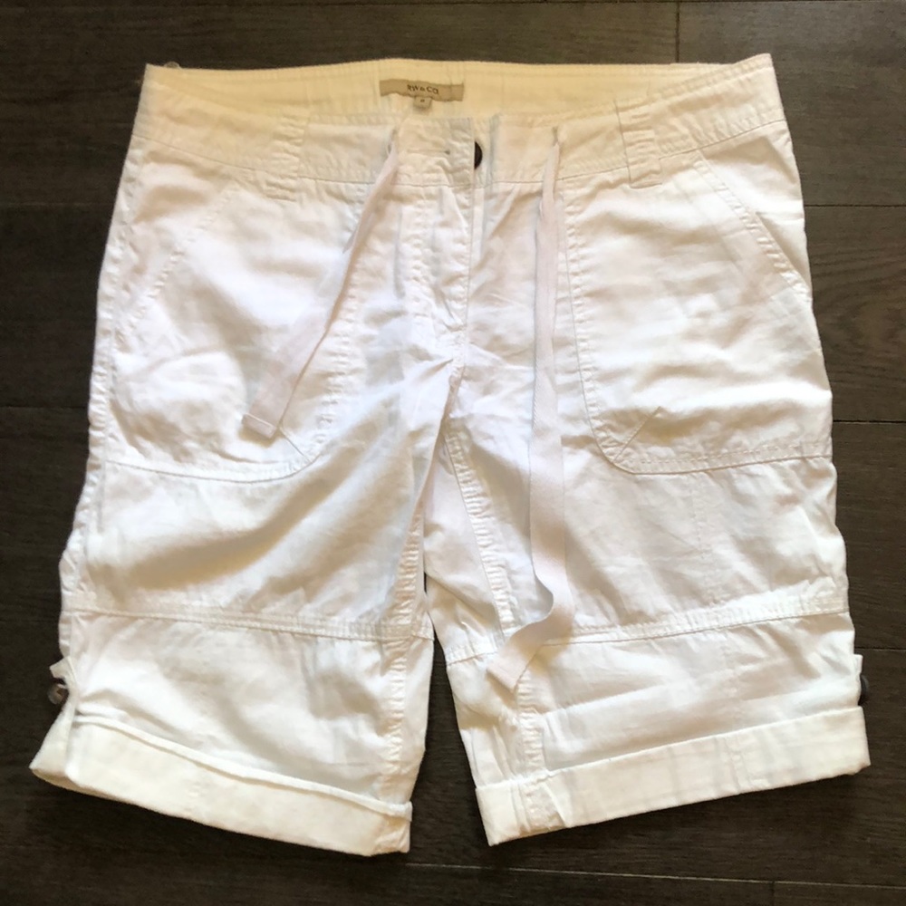 RW&Co button tab Bermuda shorts size 6